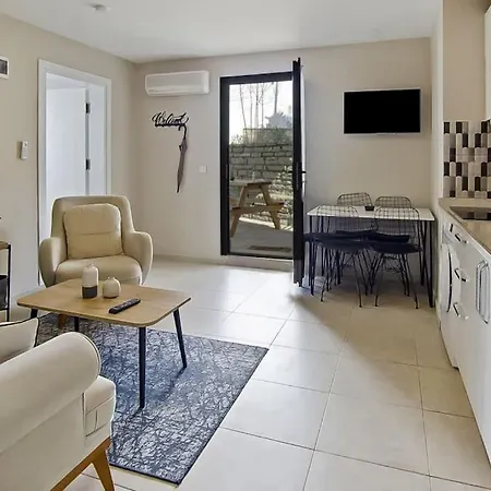 Cozy And Central With Shared Pool Near Beach In Bodrum