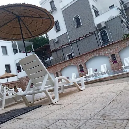 Cozy And Central With Shared Pool Near Beach In 아파트 Bodrum