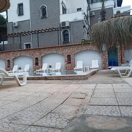 Апартаменты Cozy And Central With Shared Pool Near Beach In Бодрум