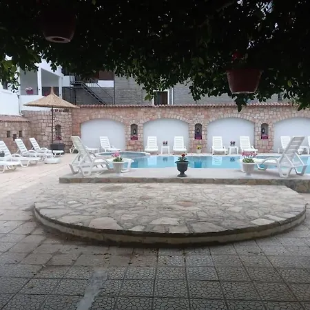 Cozy And Central With Shared Pool Near Beach In 아파트 *