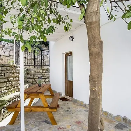 Апартаменты Cozy And Central With Shared Pool Near Beach In Бодрум
